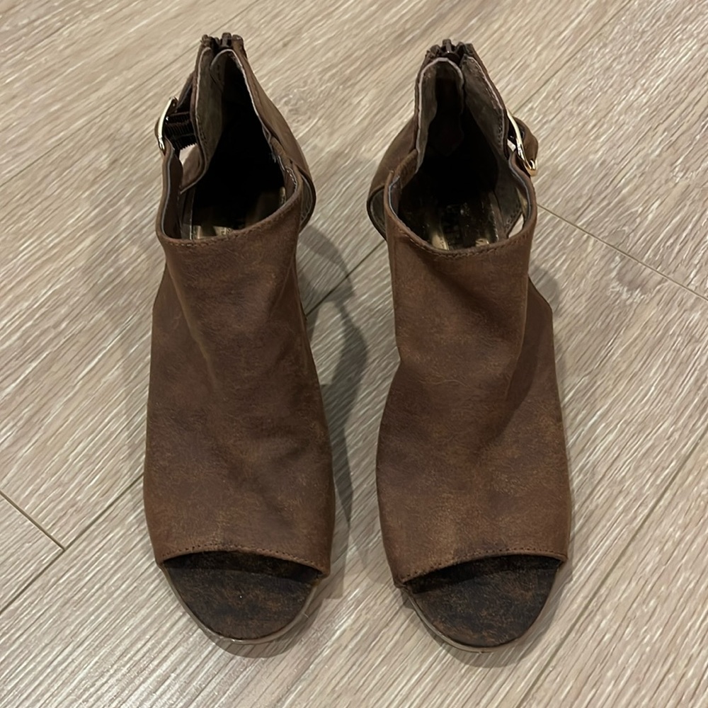 Carlos Santana Peep Toe Heeled Booties - size: 7